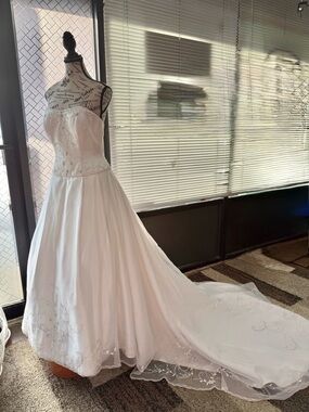 David's Bridal White Strapless A-Line Wedding Gown with Train